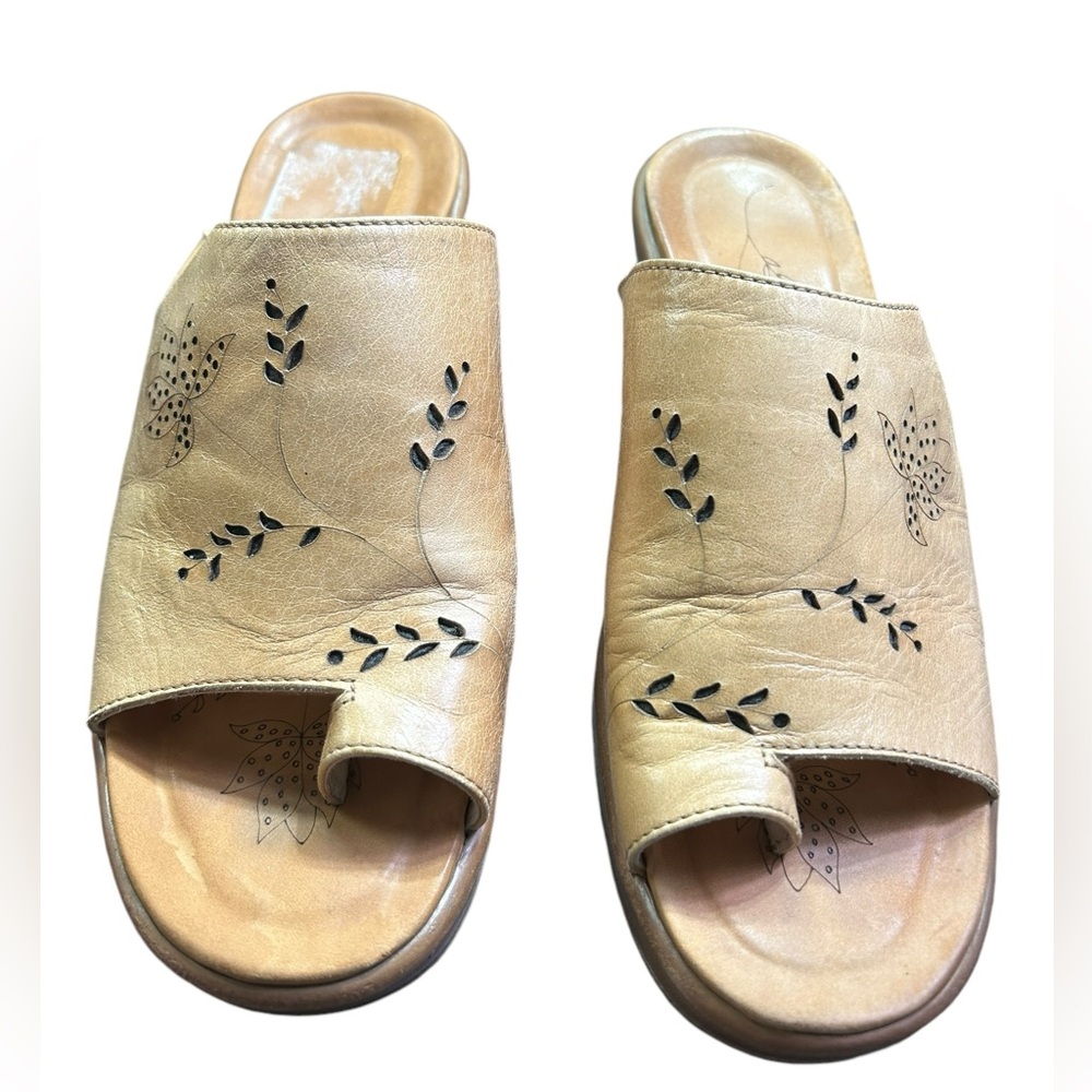 DANSKO womens leather tan heeled slip on Mule Sandals size 40 EUC